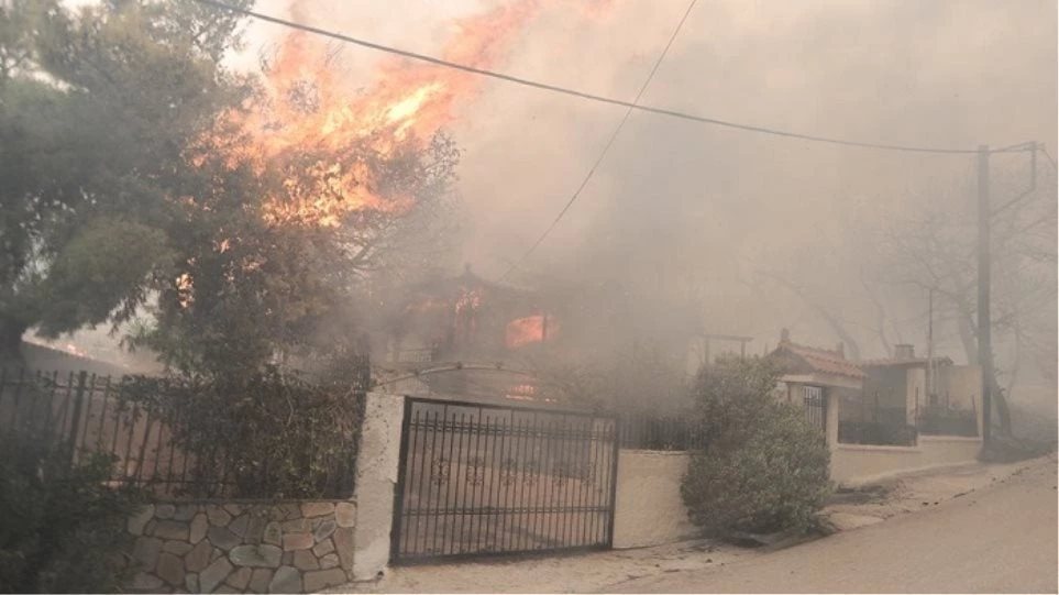 Κινέτα: Η πύρινη λαίλαπα στα διεθνή ΜΜΕ